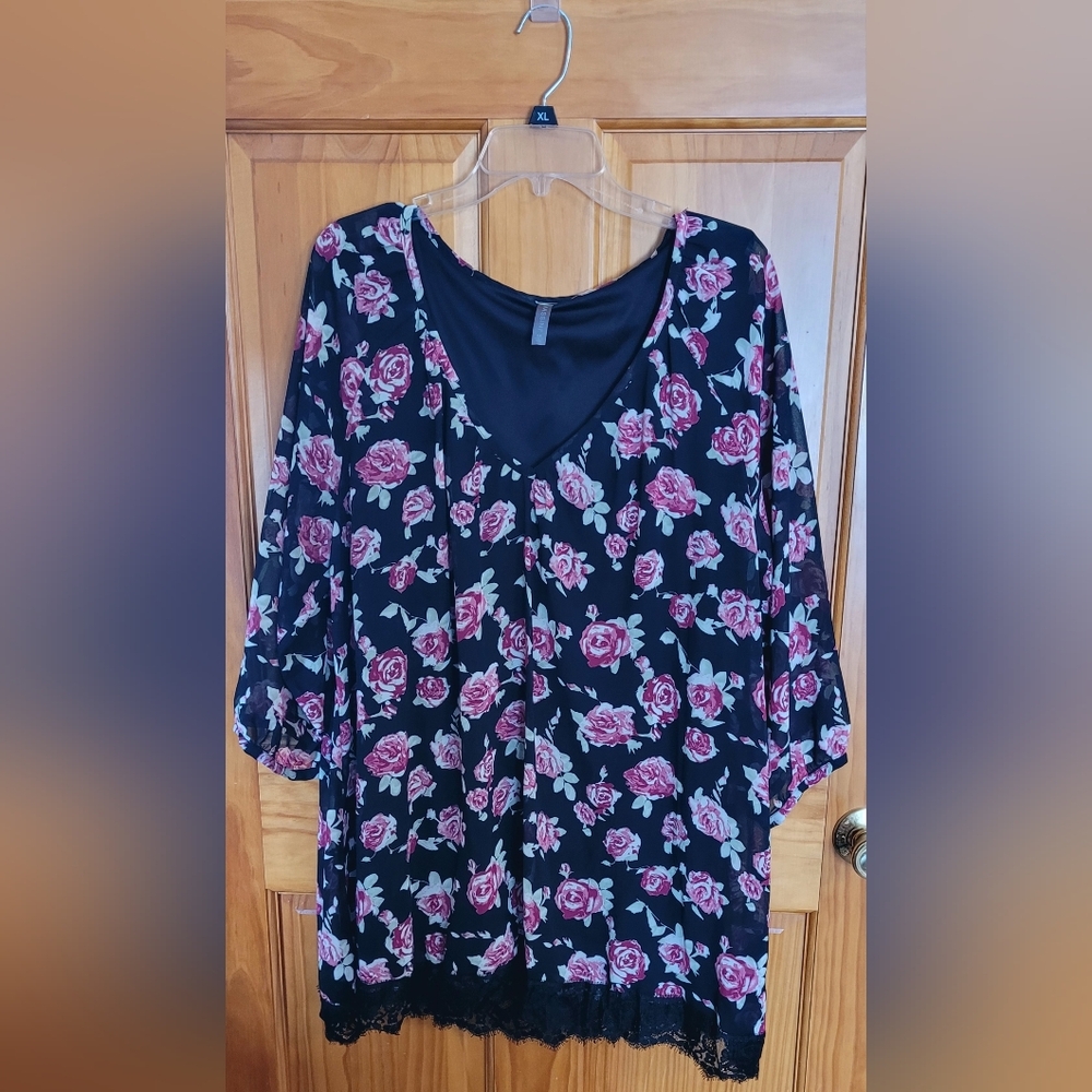 ***3/$12**Womens Size 1X Massini Brand Rose Print Blouse